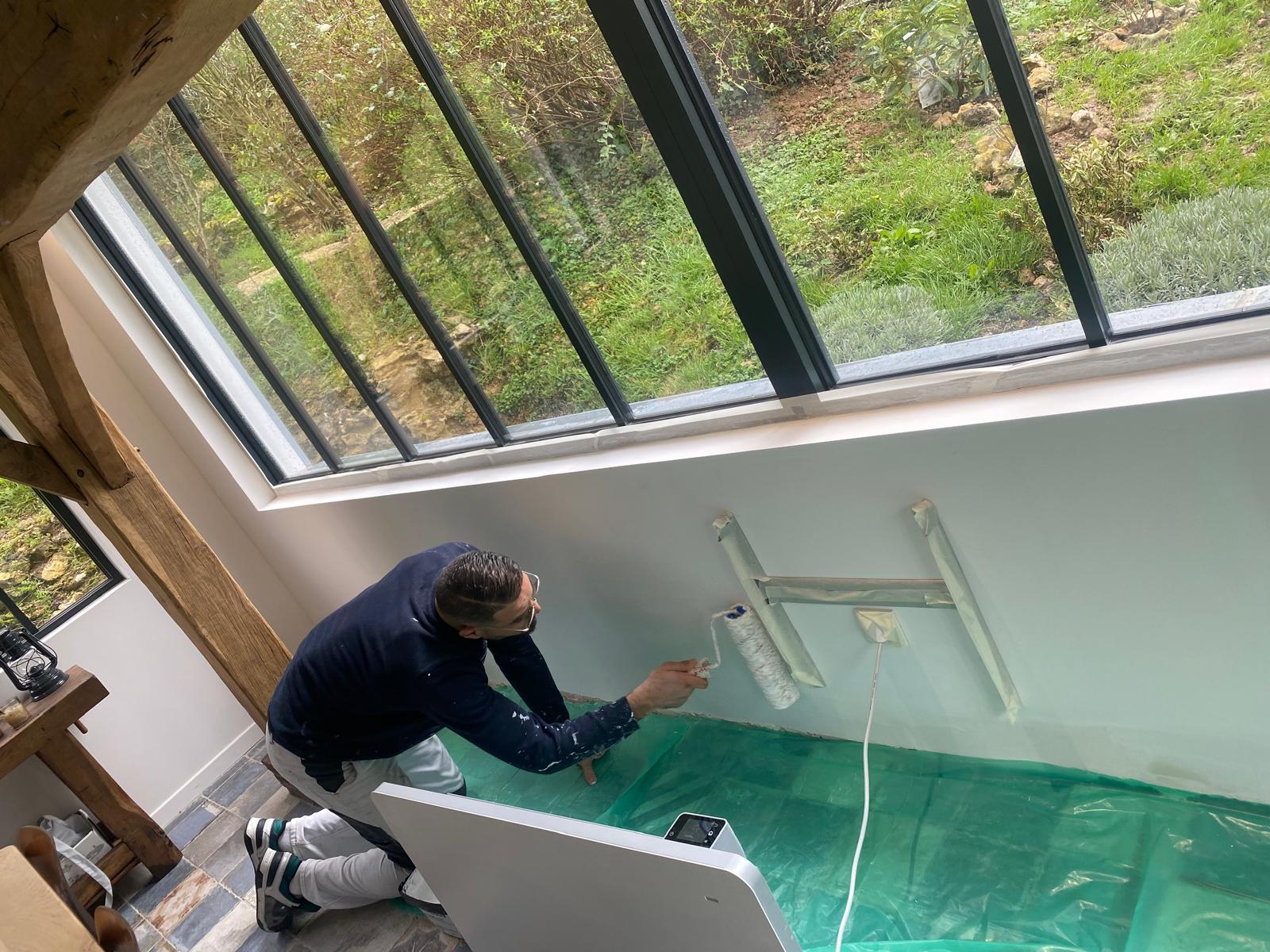 Compagnon CF Rénovation en cours de peinture
